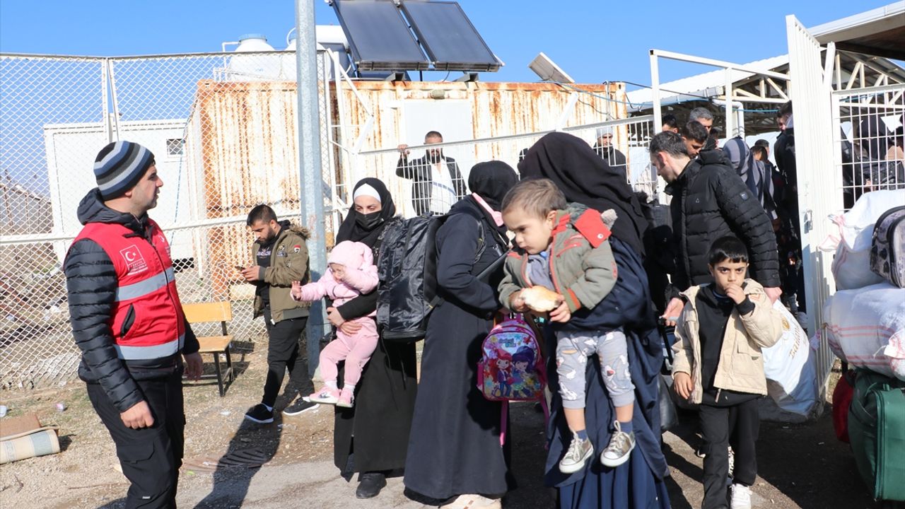 Türkiye'deki Suriyelilerin Kilis'ten ülkelerine dönüşü sürüyor