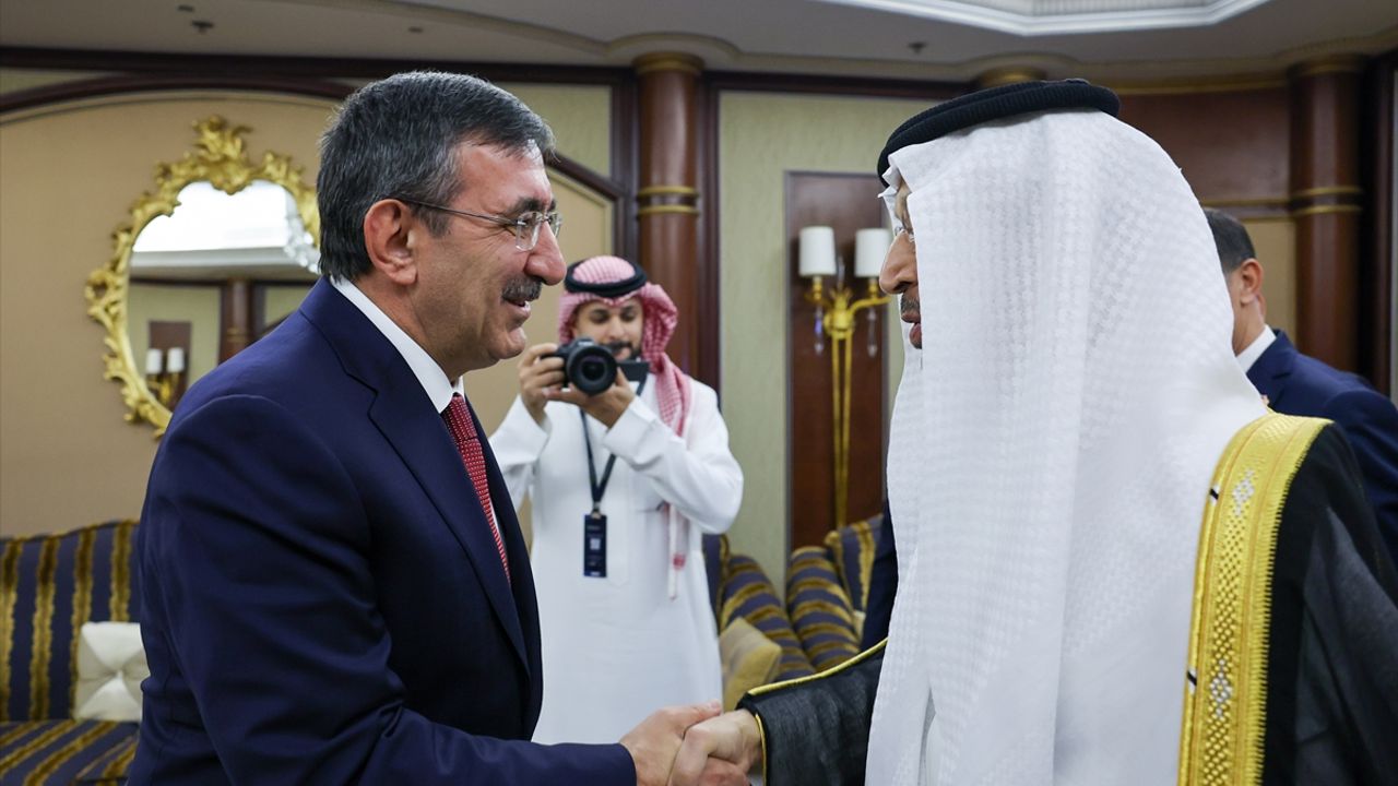 Cumhurbaşkanı Yardımcısı Yılmaz, Suudi Arabistan Yatırım Bakanı Falih'i kabul etti