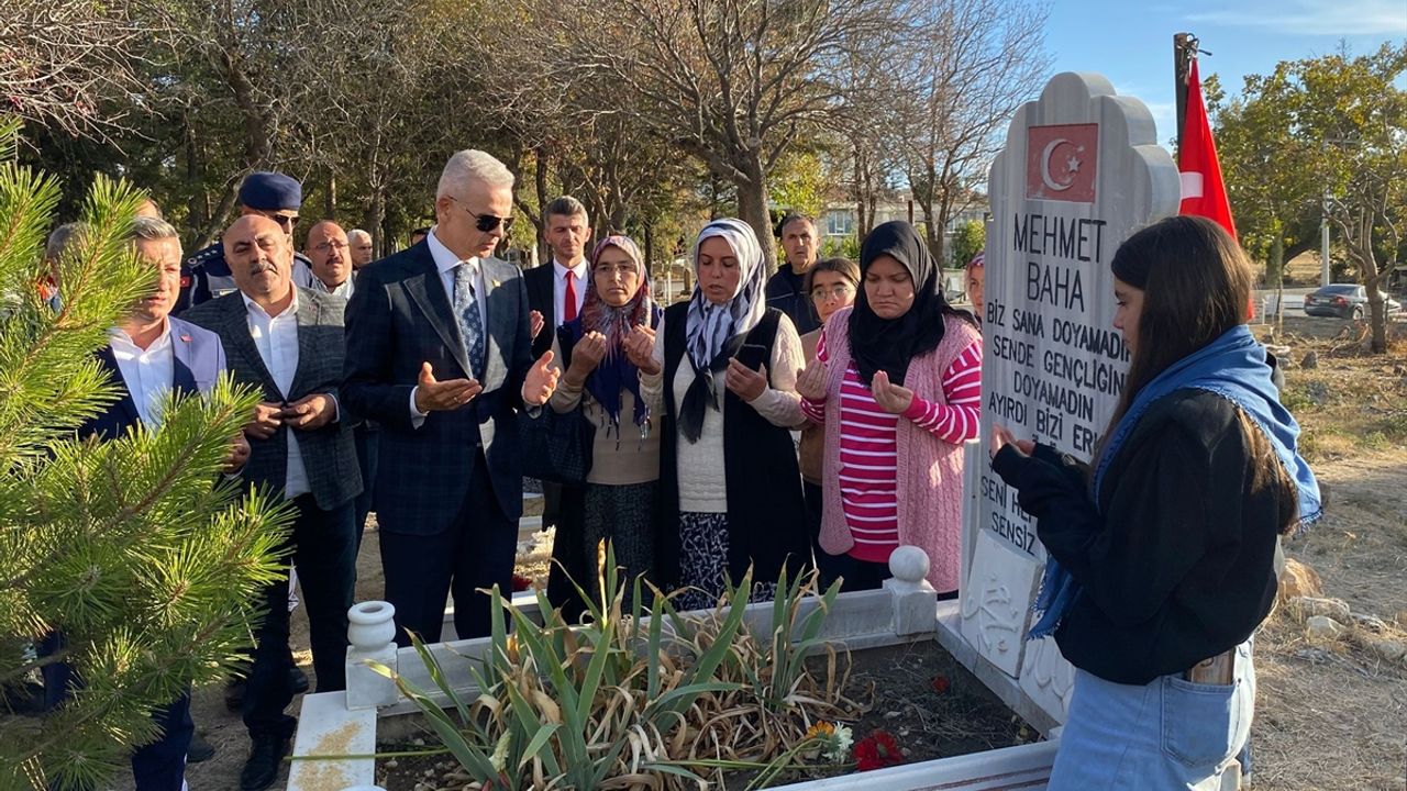 Ermenek'teki maden kazasında yaşamını yitiren işçiler mezarı başında anıldı