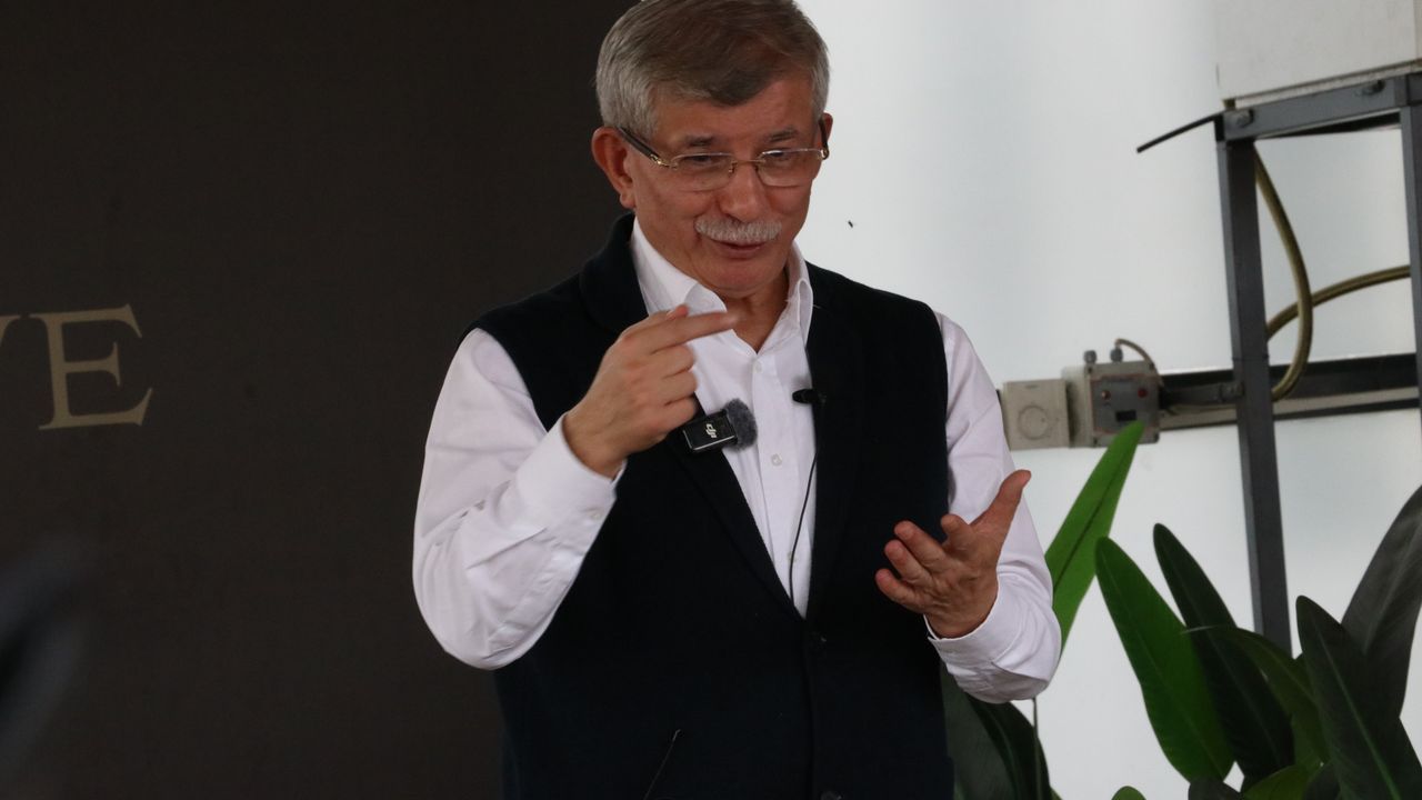 Gelecek Partisi Genel Başkanı Davutoğlu, Kayseri'de 'Küresel Vicdan' konulu söyleşiye katıldı: