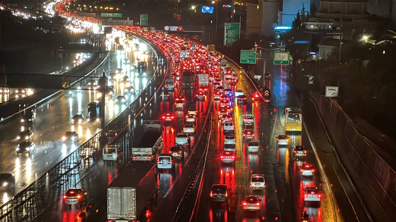 İstanbul'un bazı bölgelerinde yağmur etkili oluyor