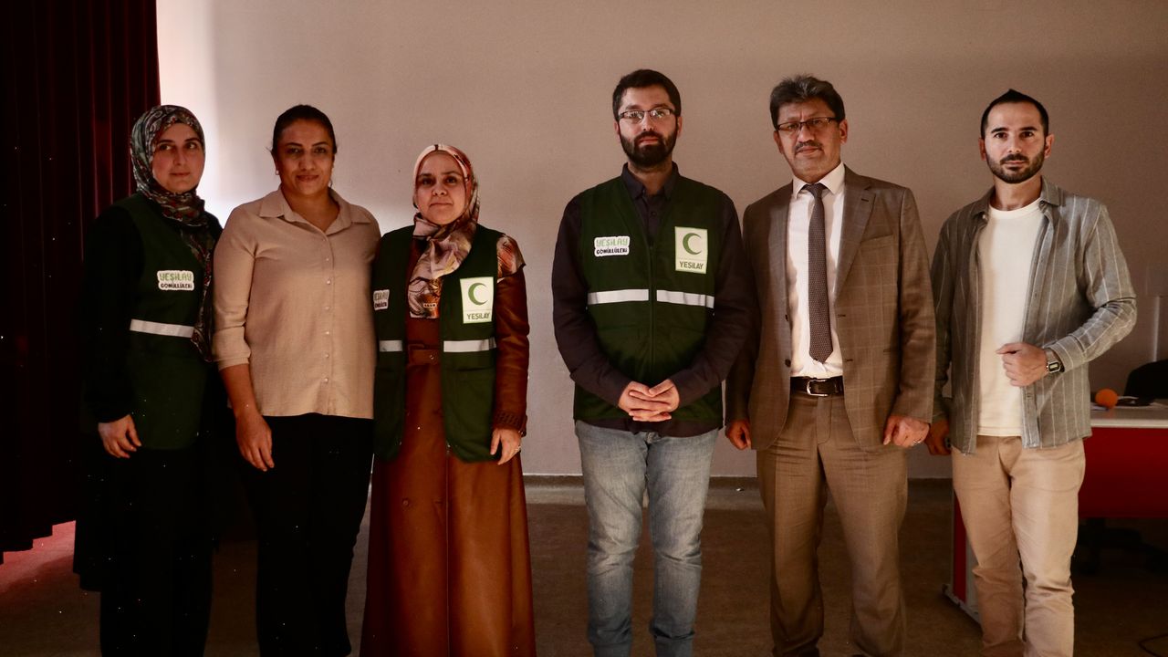 Samsun'da Yeşilay öğrenci velilerine bağımlılıkla mücadele eğitimi verdi