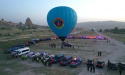 Jandarma broveli sıcak hava balonu Kapadokya'da semalarında süzüldü