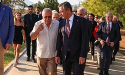 CHP Genel Başkanı Özel, KKTC'de Denktaş ve Küçük'ün anıt mezarlarını ziyaret etti