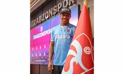 Trabzonspor, yeni transfer Nwakaeme için imza töreni düzenledi