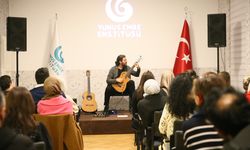 Viyana'da "Endülüs'ten Anadolu'ya mikrotonal gitar" dinletisi düzenlendi