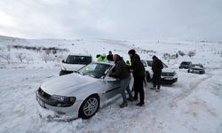 Malatya-Kayseri kara yolunda mahsur kalan araçlar kaldırıldı