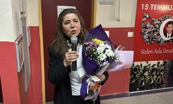 Meslek aşığı 46 yıllık öğretmen göreve başladığı okuldan emekli oldu