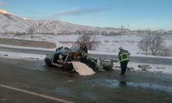 Bitlis'te tır ile otomobilin çarpıştığı kazada bir kişi öldü, 2 kişi yaralandı