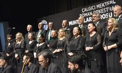 Bursa'da "Muhtarlar Korosu" konser verdi