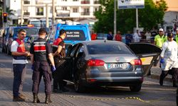 İzmir'de seyir halindeki otomobile silahlı saldırıda 3 kişi öldü, 3 kişi yaralandı