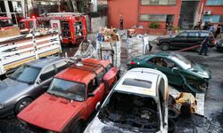 Ataşehir'de sanayi sitesinde çıkan yangında park halindeki otomobiller yandı