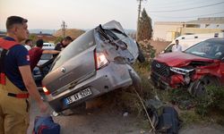 Manisa'da iki otomobilin çarpışması sonucu 5 kişi yaralandı