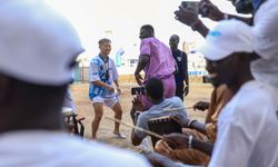 Senegal'de yaşayan Japon güreşçi Shogo Uozumi ilk maçından zaferle çıktı