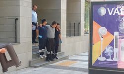 Manisa'da bankadaki sıramatik cihazındaki elektrik akımına kapılan güvenlik görevlisi hastaneye kaldırıldı