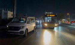 Pendik'te İETT otobüsü ticari araca çarptı