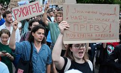 Ukrayna'da, yolsuzluğa karşı mücadele yetkisini kısıtlayan yasa protesto edildi