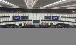 Von der Leyen gensoru önergesine yanıtında aşırı sağı suçladı: