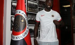 Gençlerbirliği, Senegalli golcü M'Baye Niang ile sözleşme imzaladı