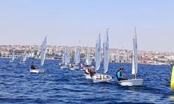 Tekirdağ'da Zafer Kupası yelken yarışları sürüyor