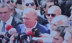 Gürsel Tekin CHP İstanbul İl Binası önünde