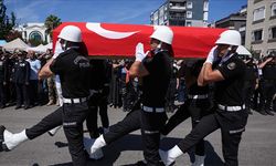 İzmir'de polis merkezine silahlı saldırıda şehit olan polisler son yolculuğuna uğurlandı