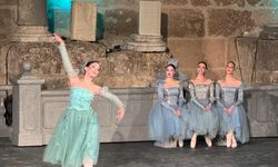 'Kuğu Gölü' balesi Aspendos Antik Tiyatrosu'nun tarihi atmosferinde sahnelendi