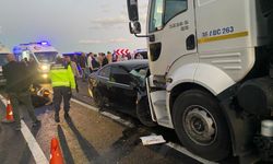 Van'da tanker ile otomobilin çarpışması sonucu 3 kişi öldü, 3 kişi yaralandı