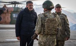 Hakkari Valisi Çelik ve 2. Ordu Komutanı Korgeneral Topaloğlu askeri birlikleri ziyaret etti