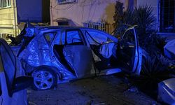 Üsküdar'da park halindeki araca çarpan otomobildeki 2 kişi yaralandı