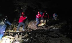 ADANA - Dağda mahsur kalan 3 kişi kurtarıldı