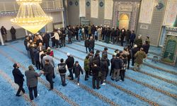 Hollanda'da 1300 genç sabah namazında buluştu