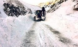 Ağrı'da kısmen donan Yazıcı Barajı sisle kaplandı