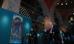 Cumhurbaşkanı Erdoğan, Hane İslam Eserleri Sergisi'nde sanatçı ve katılımcılarla bir araya geldi