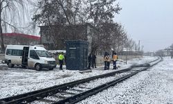 Elazığ'da yük treninin çarptığı kişi öldü