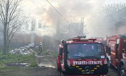 Gaziosmanpaşa'da avize deposunda çıkan yangın söndürüldü