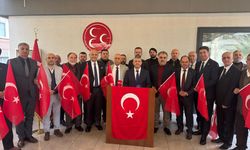 İzmir'de, terör örgütü YPG/SDG yandaşlarının Türk bayrağına saldırısına tepki