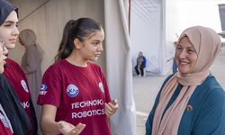 TÜRGEV, genç kızlara yönelik dijital risklere ilişkin eğitimlerini sürdürüyor