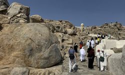 Umre ibadeti yapan Müslümanlar, Hira Mağarası ve Arafat'ı ziyaret etti