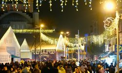 Esenler Dörtyol Meydanı ramazan ayı için ışıklandırıldı