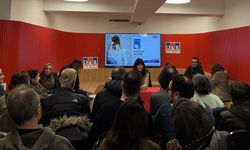 Sanatçı Ayşegül Aldinç, imza etkinliğinde okurlarıyla bir araya geldi