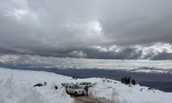 Ağrı Dağı'nda haber alınamayan kadın dağcı için arama çalışması başlatıldı