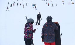 Ramazan Bayramı'nın son gününde Erciyes'teki pistler kayakseverlerle doldu