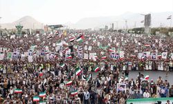 Yemen'deki Husiler, İran lideri Hamaney'in öldürülmesini protesto etti