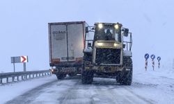 Ardahan-Ardanuç kara yolu kar nedeniyle ulaşıma kapatıldı