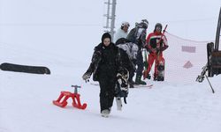 Kayak sezonu uzatılan Palandöken'de hafta sonu yoğunluğu yaşanıyor