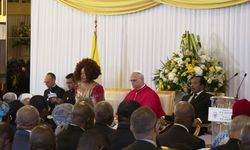 Papa 14. Leo, Kamerun Cumhurbaşkanı Biya ile bir araya geldi