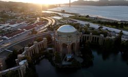 San Francisco'daki Palace of Fine Arts görüntülendi
