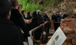 Azerbaycanlı şehit aileleri Troya Antik Kenti'ni ziyaret etti