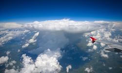 Kümülonimbus bulutlarına uçaktan bakış
